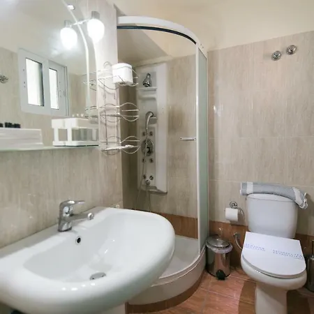 Plaz Hotel Hotel 2*