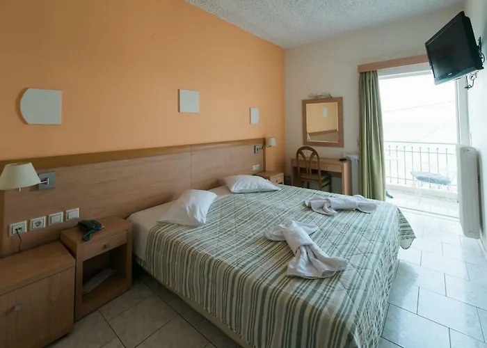 ホテル Plaz Selianítika