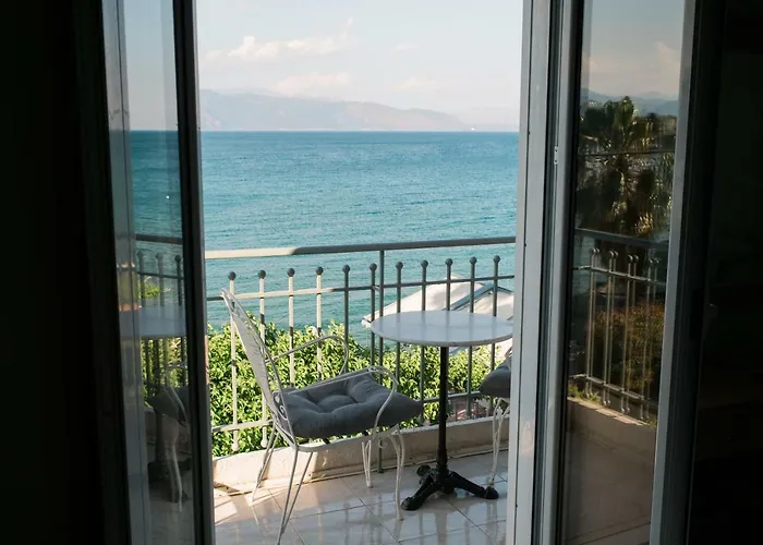 ホテル Plaz Selianítika